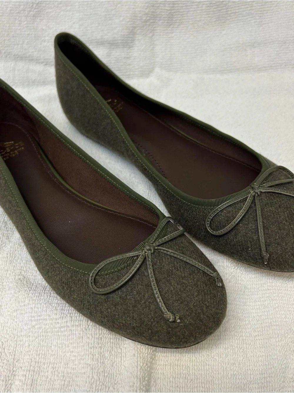 10022-Shoe Saks Fifth Avenue New York Vero Cuoio Green Ballet Flat Sz 11 M